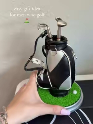 save this for Christmas!! Mens mini golf bag pen holder 🥹🏌️‍♂️ #golf #golftiktok #giftsforhim #giftsfordad #stockingstuffers 