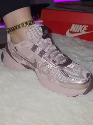 Este color de tenis me encantó #sneakers #shoes #womenshoes #moda #tiktokshopping 