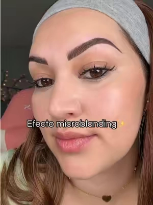 Cejas definidas en minutos y con acabado tipo microblading. Este lápiz de 4 puntas crea trazos finos que parecen pelitos reales, rellenando espacios sin que se vea pesado#brows #BeautyTok #eyebrowpen #makeuphacks #tiktokmademebuyit 