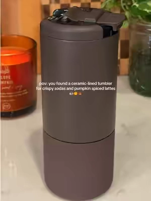 Ceramic lined and a leak proof lid 👌🏻 I have mine in the color java ☕️ #coffemug #travelmug #coffeetumbler #brumate #brumatetumbler 