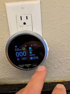 It is better to be and stay safe! #summerfinds #tiktokshopsummersale #safetyfirst #smokedetector #carbonmonoxide 