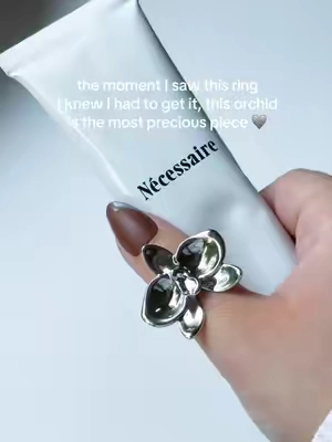 I found the prettiest ring!! 🕊️🤍💍 #enroute #enroutejewelry #ring #finejewelry #womensring 