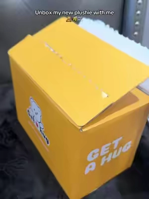 So so cute 🥹 #getahug #unboxing #plushie #cutiefinds 