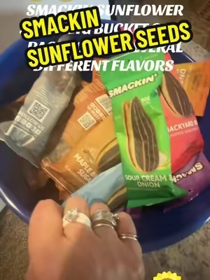 #smackinsunflowerseeds #sunflowerseeds #flavoredsunflowerseeds #tiktokshopsummersale #tiktokshopcreatorpicks @SMACKIN’ Sunflower Seeds 