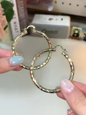 #findchic #tiktokshopstockup #TikTokShopMothersDav #hoopearrings #everydayjewelry 
