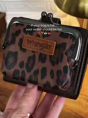 😍 Proof that even your wallet deserves a fall outfit @Rustic Charm Bootic #wrangler #wranglerwallet #fallvibes 
