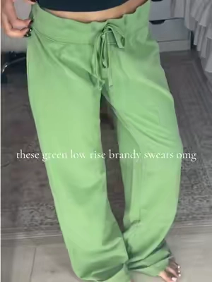i could never find this color in store i love it 🌱💗 #fashionfinds #brandymelville #sweatpants #backtoschool #tiktokshopcreatorpicks  