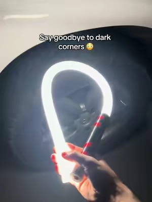 Now that’s a useful flashlight #fyp #bendableflashlight #worklight #cars #tiktokshopfinds 