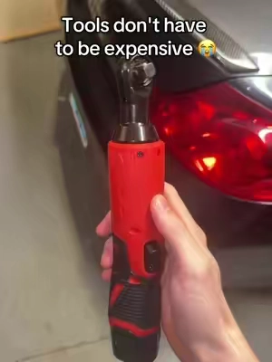 And you can use it like a normal wrench to break free bolts that are too tight #rightanglewrench #tools #cartok #powertools #DIY