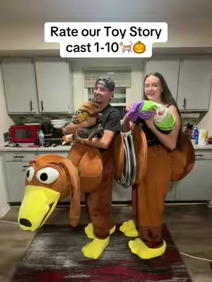 The cats did NOT agree to this😂#halloweencostume #costumeideas #halloweencostumeideas #couplescostume #halloween 