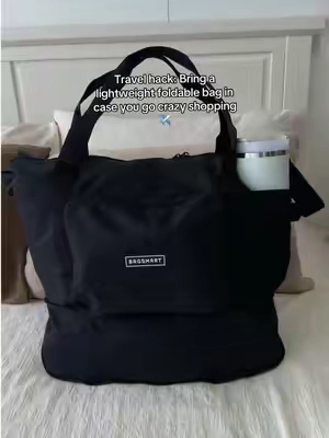 A tiny bag that takes up no space but can save your trip when your suitcase is overweight 🤞✈️#travelhack #dufflebag #traveltiktok #bagsmarttotebag #bagsmarttravel 