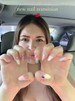 Press-ons ofc💗 inspired by the Ariana flower meme 😭 #nailinspo #pressonnails #nailtutorialsforbeginners #summernailinspo #fallnailinspo 