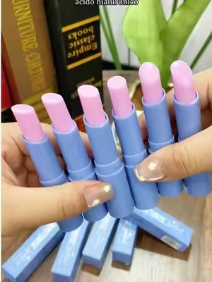 ¡Los labios secos lo necesitan!#LabiosHidratados #SkincareLabial #BellezaLatina #LipHacks #GlowyLips