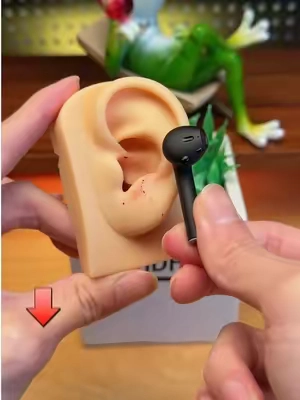 😳🎶 **This earbud deal is crazy!**    Small size, big sound, and super comfortable 🎧    Perfect for music, gym, and travel ✈️    #TechDeals #AudioGear #DailyEssentials #tiktokshop 009 #tiktokshopsummersale 