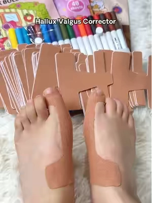 La solución práctica para cuidar tus pies 💕 #bunioncorrector #foottape #summerwins #dealsforyoudays #TikTokShopDealsforYouDays 