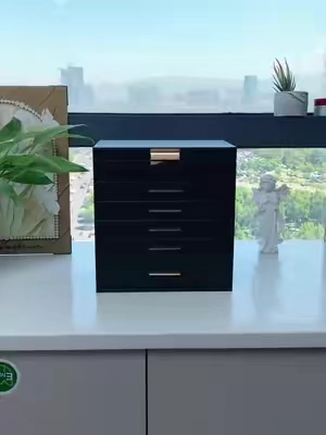 Nighttime: rings in, chains straight, lid closed. Five seconds of effort. Morning: five seconds of sparkle. #jewelrybox #jewelrystorage #jewelryorganization #jewelryorganizer #olebrandselect