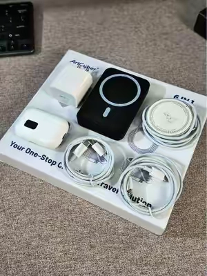 🤩💐🥹✨This 6 in 1 gift set comes witheverything you need for your smart phone grab one for you or grab one for someone for a easy gift idea you can never go wrong with a new charger#TikTokMadeMeBuyIt #TechGadgets #chargingcables #phonecharger #wirelesscharger 