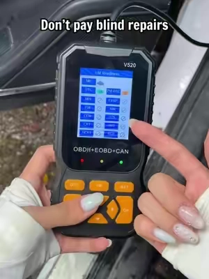 No computer or app needed—just plug it in and it'll tell you what's wrong with your car.#tiktokshopitalia #obd2 #scanner #checkengine #checkenginelight