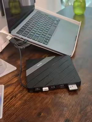 📀📀It's more than just a CD/DVD drive. It's also an 8-in-1 docking station. #cddrive #USBhub #laptop #macbook