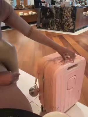 #travelwithme #whatsinmybag 
