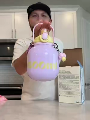 Didn’t know water bottle can be as cute as this 🥰#cutewaterbottle #waterbottle #gymwaterbottle #drinkmorewater 