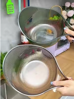 El recipiente de arroz con mango es muy cómodo de usar, con él ya no tienes que preocuparte por las fugas de arroz al drenar y también se puede utilizar para limpiar frutas y verduras.#tiktokshop #tiktokshoprestock #tiktokshopholidayhaul #dealsforyoudays #tiktokshopsummersale 