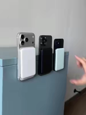 The iPhone power bank I’d actually carry#anker #powerbank #magnetic #TikTokshopbacktoschool #portablepowerbank 