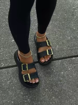 The perfect chunky platform sandals @Crocs #crocs #crocssaturdaysandals #tiktokshopsummersale 