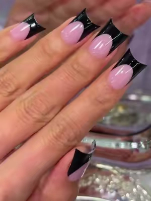 Duck shape + black French = ultimate baddie combo.🖤🦆💅 HL✨ #pressonnails #blacknails  #ducknailinspo #frenchtipnails #nailsartvideos 