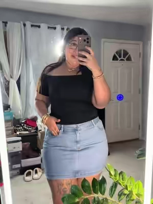 Actually got stretch! #jeanskirt #skirt #womensfashion #plussizefashion #ootdinpso 