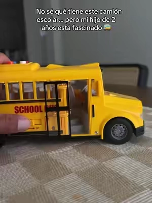 No sé qué tienen los camiones escolares, pero a todos los niños les encantan 😂🚌 