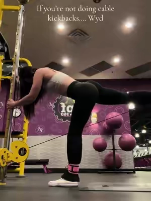 The ankle straps are so cheap rn #glutekickback #glutesworkout #gluteworkout #cablekickback #girlswholift 