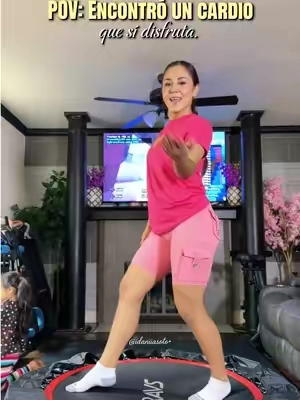 La energía que pone hoy en usted… mañana se convierte en resultados. 🤍 Beneficios de hacer cardio en trampolín: 👇🏻 • Cardio de bajo impacto para las articulaciones. • Apoya el fortalecimiento de piernas y glúteos. • Apoya el equilibrio y la coordinación. • Activa el core para mantener una mejor estabilidad. • Apoya la salud cardiovascular y mejora la resistencia. • Hace que el ejercicio se sienta más divertido, favoreciendo la constancia. 💪✨   #trampoline #cardio #sports #motivation #fyp 