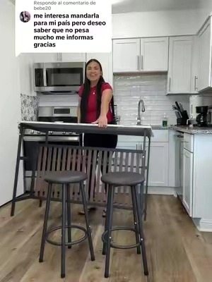 Respuesta a @bebe20 set de isla de cocina es perfecto para espacios pequeños que buscan estilo y funcionalidad. Su cubierta etecto marmol aporta un look moderno y elegante, mientras que la estructura resistente con almacenamiento integrado aprovecha cada centímetro. Incluye mesa y dos sillas, ideal para desayunos, cenas rápidas o un rincón acogedor en tu hogar. Diseño práctico, sofisticado y fácil de combinar con cualquier decoración. #KitchenFurniture #SmallSpaceLiving #HomeDecorldeas #moderndining