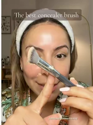 Para mi no hay mejor brocha para usar con el corrector que esta!! Es increible! #concealerhack #concealertutorial #concealertips #concealerbrush #makeupbrush @BK Beauty Brushes 