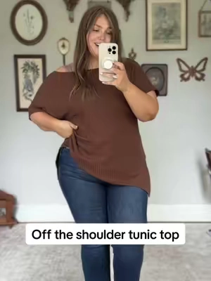 The perfect throw on and go effortless top #curvyfashion #offshouldertop #midsizefashion #comfyoutfit #backtoschool 
