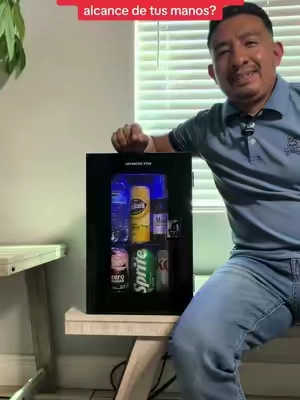Bebidas bien frías al alcance de tus manos #minifridge #roomfridge #drinks #office #roomsetup 
