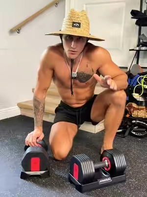 Why buy 6 dumbbells when you have it all in one here? 👀💪