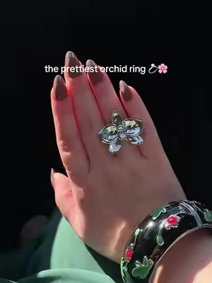 #orchid #ring #finejewelry #enroutejewelry #enroute 