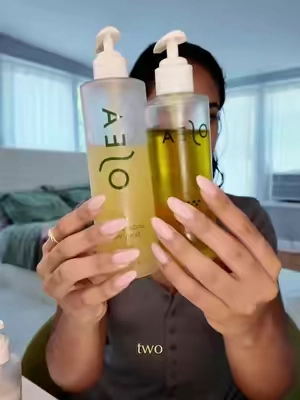naturium actually broke my heart but @OSEA Malibu has been my life saver! The oil has lasted me an entire summer day without losing its glow 🫶🏻  everything is linked below and lmk if you guys want more body & skincare vids 🤍 #fy #osea #naturium #bodycare #bodyoil 