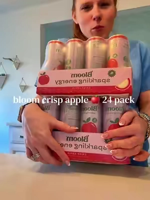 0g sugar, and it’s got prebiotics which my gut says thank you for. linked the 24-can bundle for you bc if I’m gonna stock up I’m doing it right 🍏✨ ademebuyit #bloomnutrition #bloomenergy #sparklingenergy #crispapple #energydrink   
