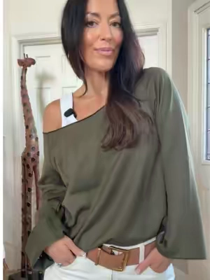 I have been begging for these off the shoulder light sweatshirts in more colors and they came through. They’re my faves! 