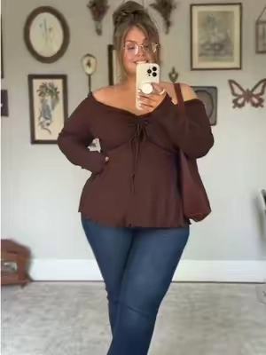 A simple cutie little early fall outfit 🍂 #plussizefashion #stretchyjeans #plussizeoutfits #fallfashion #backtoschool 