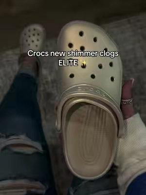 @Crocs adult classic shimmer pearl clogs! New shoe arrival, perfect comfortable clogs for fall outfits✨🤍🐚 #crocs 