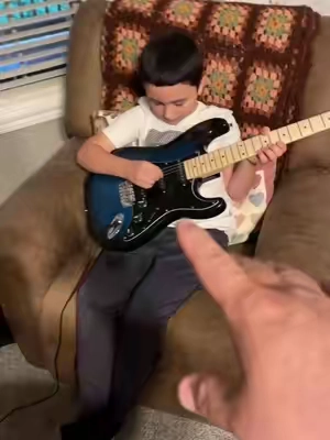 🎸 Beginner Guitar Kit That Has Everything You Need! #dealfinder #guitar #electricguitar #beginnerguitar #dadsoftiktok  