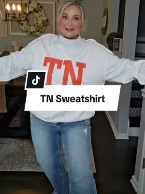 This reversible sweatshirt is perfect for game days🏈@Mntaor #sweatshirt #gamedayoutfit #falltops #midsizefashion #CapCut 