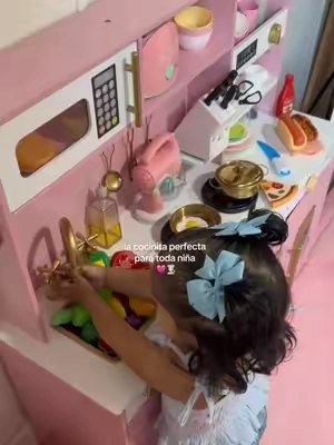 hermoso verla jugar 🩷 #pretendplay #toddlerfun #playkitchen #toddlerlife #girlmom 