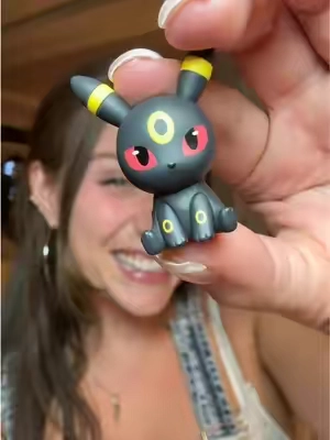 Stoppppp omfg it’s so cuteeeeeeeee 🖤🥹 @MINISO  #blindbox #unboxing #pokemon #eevee #umbreon 
