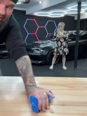 7669997555836538125