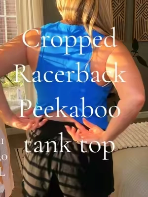 Love the peekaboo back! 🤍 #croppedtanktop #openbacktop #workouttank #racerbacktop #workoutwear 
